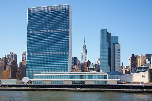 快报！特朗普公然撬联合国墙角。近日，特朗普向60多个国家发出邀请，希望加入他的