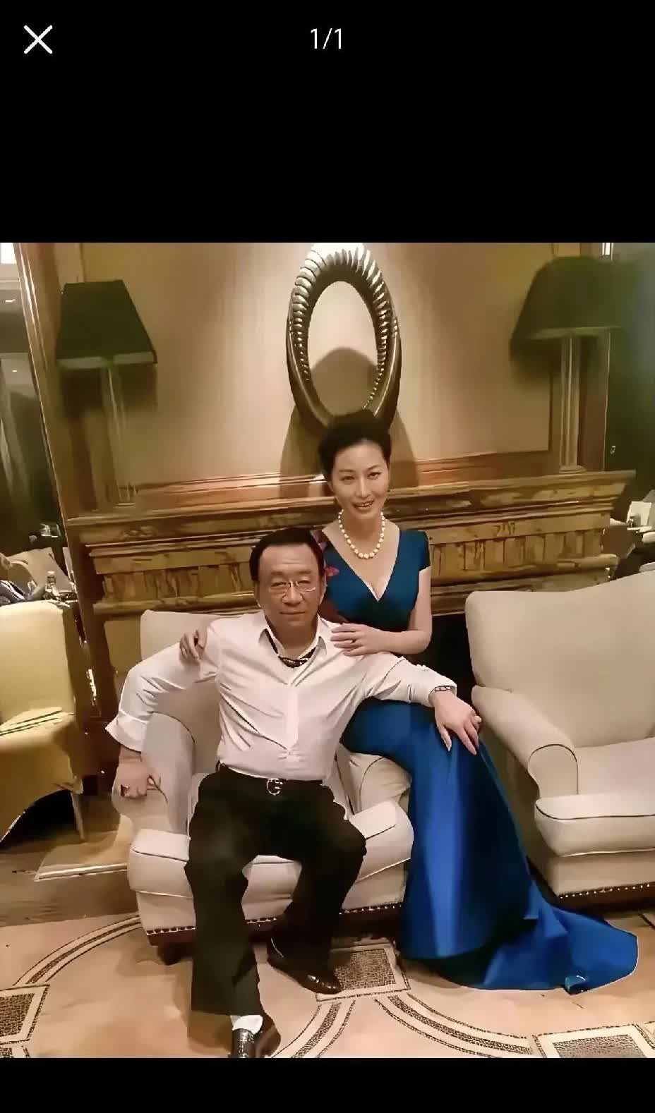 侯耀华先生，你这姿态，是在向世人展示“相声界正宗传人的派头”吗？