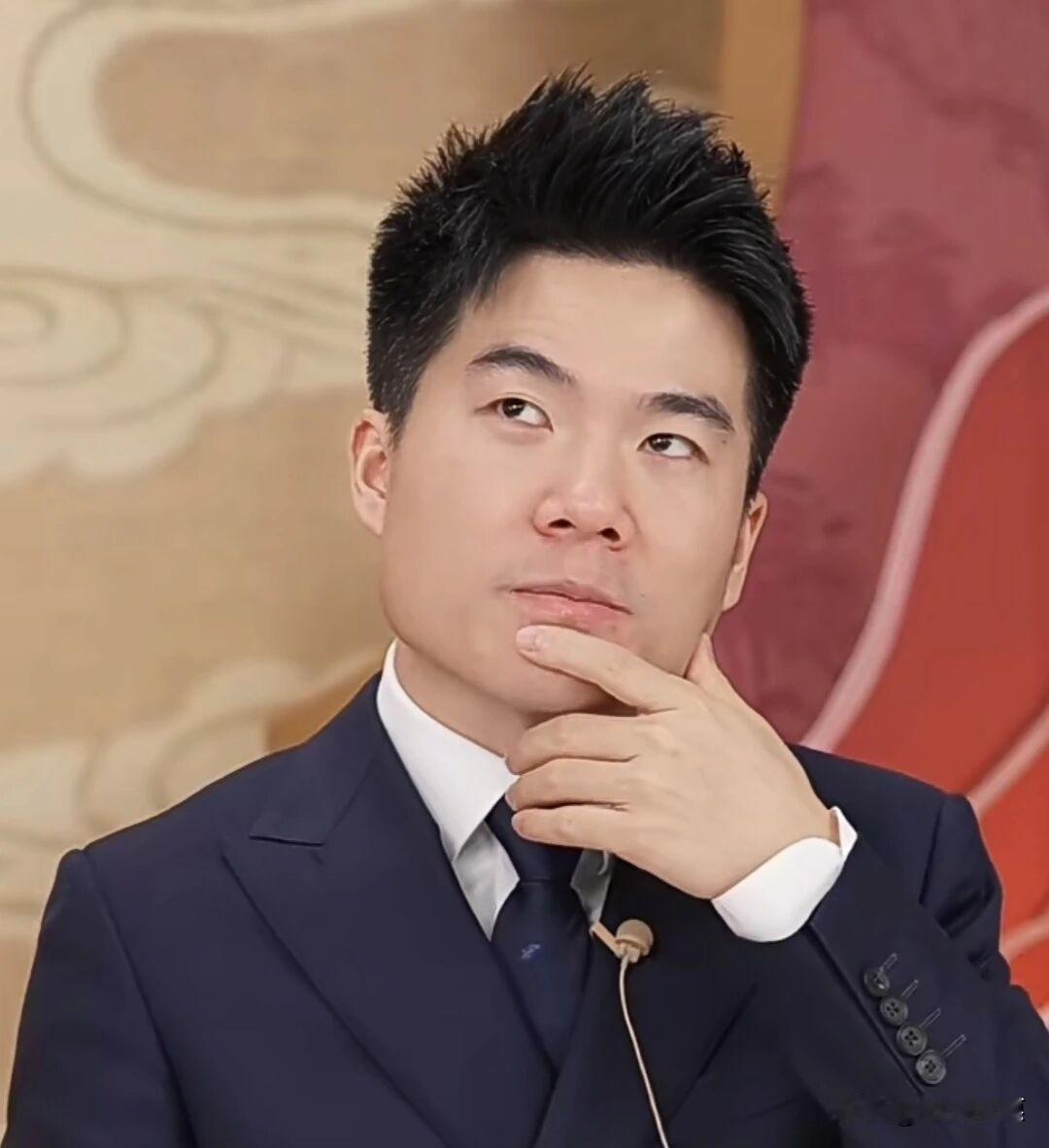 董宇辉掉粉到3890万那会儿，全网等着看他哭。结果人家5月山东行，两天单日销