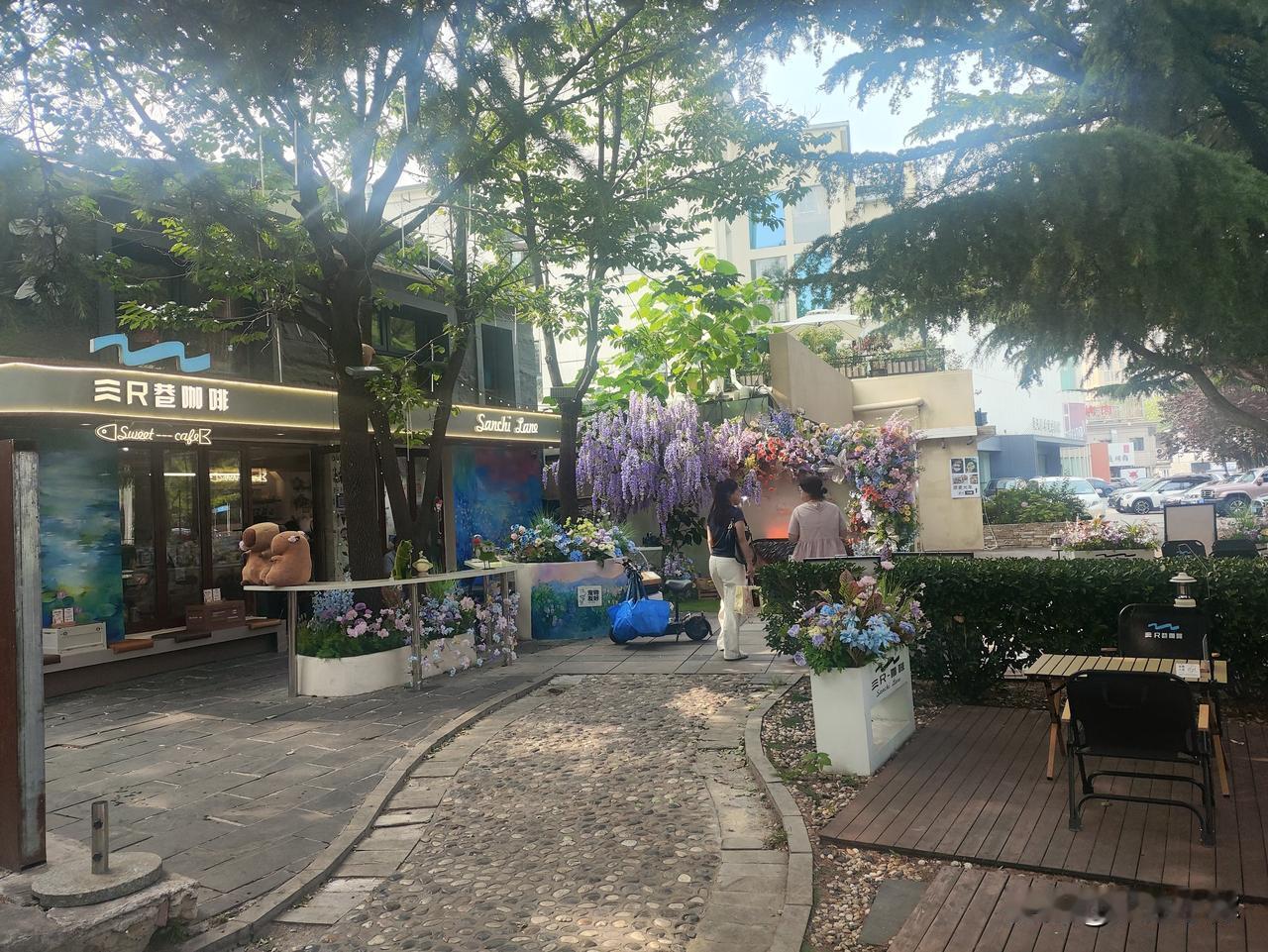 坐车偶然撞见！大连和平广场这老公园大变样那天坐车在中山路下车，无意间瞅见和