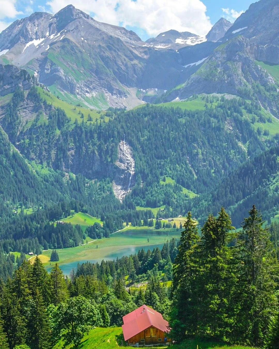 遇到一个学生家长，高中的孩子，给他安排了经济适用一点的老师，上了几节课以后，孩子