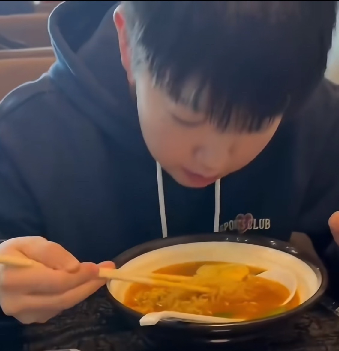 嗦面啊孙颖莎老吃家了10:15不见不散