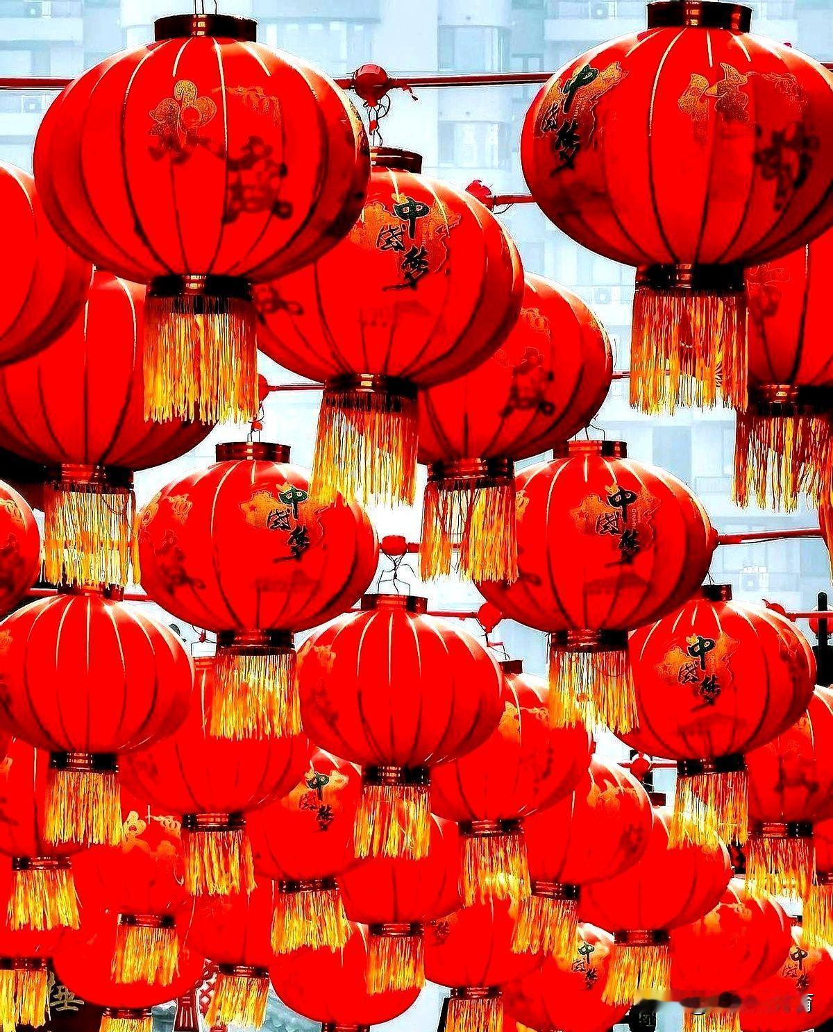 青岛糖球会今年直接堵在游客的必经之路，海云庵的老记忆被一键替换。主会场搬到大鲍