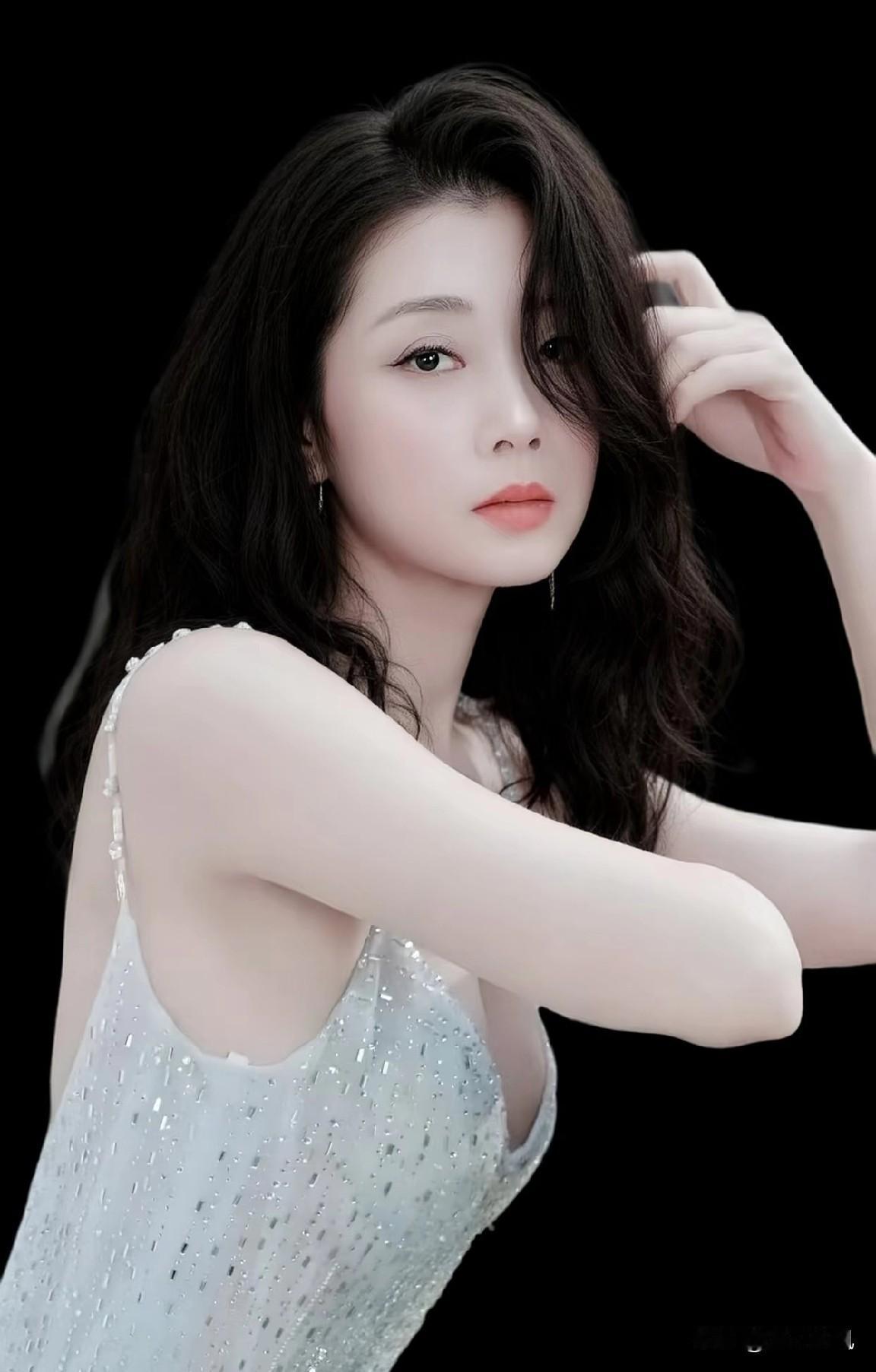 如果娱乐圈，有“避雷教科书”，殷桃的处理方式值得划重点：发现富豪男友变心