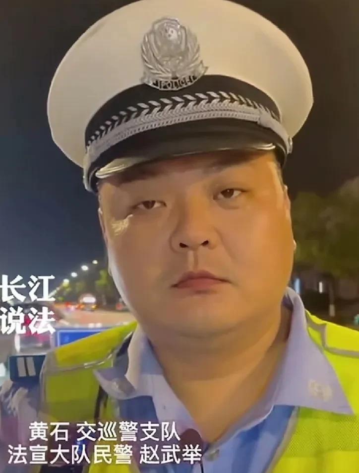 酒后小区内挪车，算酒驾吗？这位交警解释，凡是允许机动车进出的小区或广场内部道路