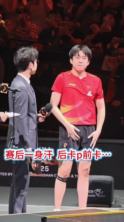 王楚钦采访前的“洋相”动作！昨天王楚钦中国大满贯的首秀，3-0的比分击败韩国张