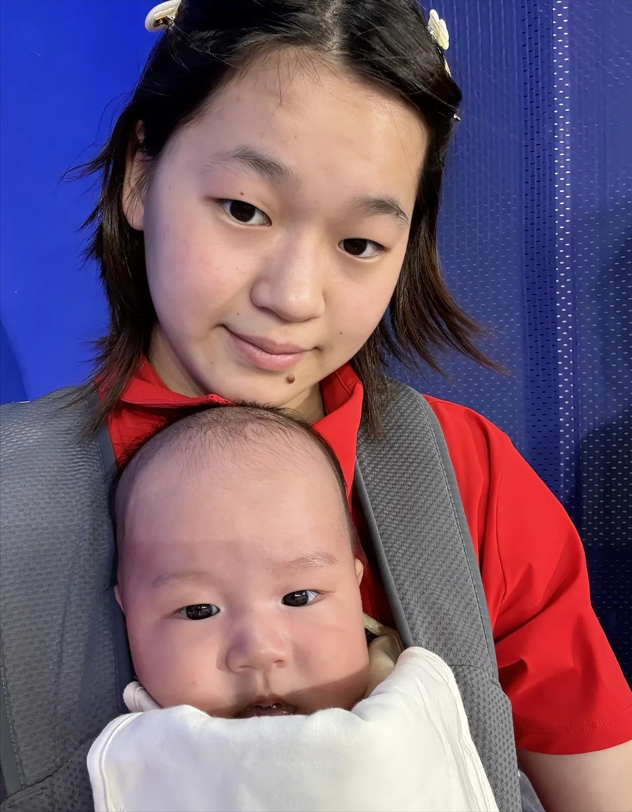 .11月12日，全红婵发文说：“没有白走的路，对错都是我的脚印。” 全红婵