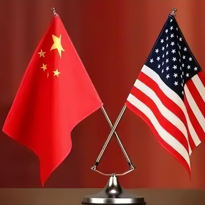 有美国专家指出，世界的主要矛盾是中国不想当老大，美国不甘心做第二，而从整体实力来