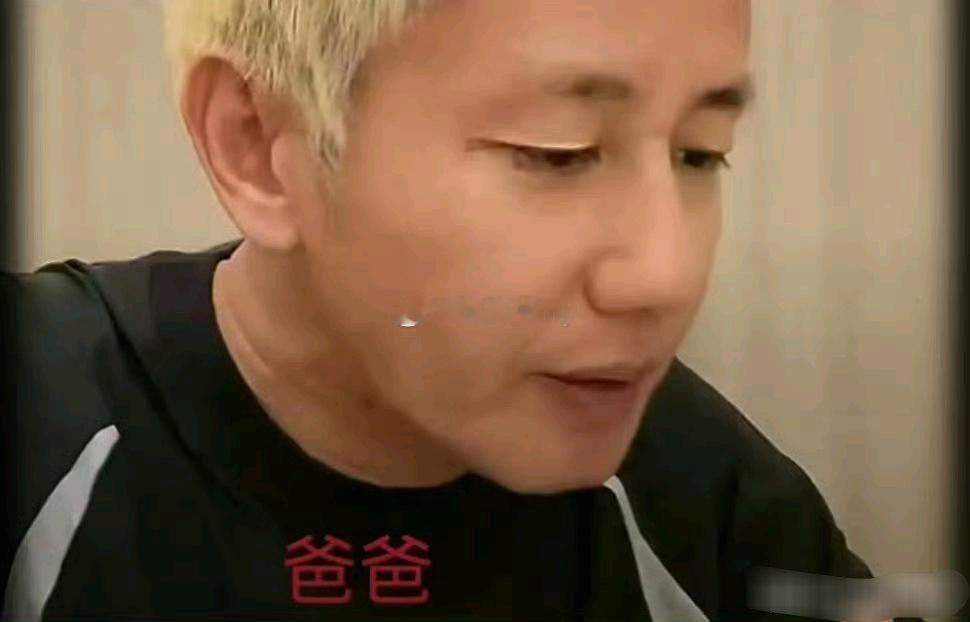 赵露思原来不像妈妈，也不像爸爸，而是和奶奶很像啊。你们觉得像奶奶吗