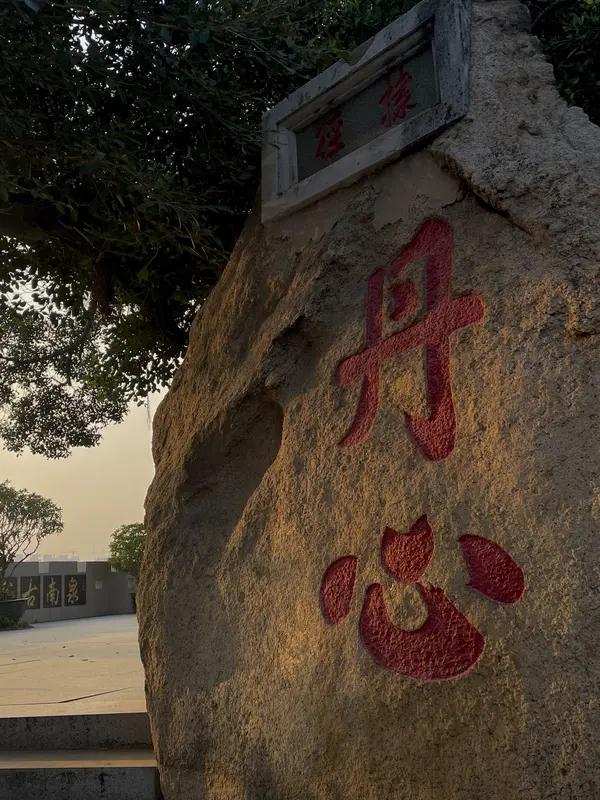 《真正成大事的人，一生只坚守这三件事，简单却震撼心灵！》在人生的漫长旅途中，