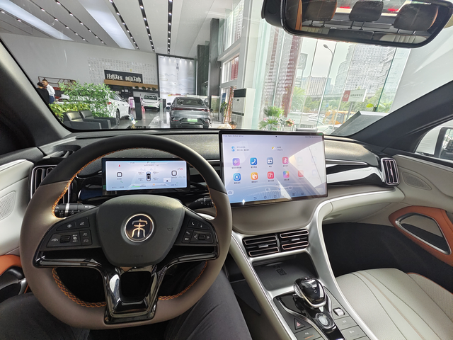 兄弟们，想问一下宋prodmi的真实油耗今天定了宋prodmi顶配白色，回家