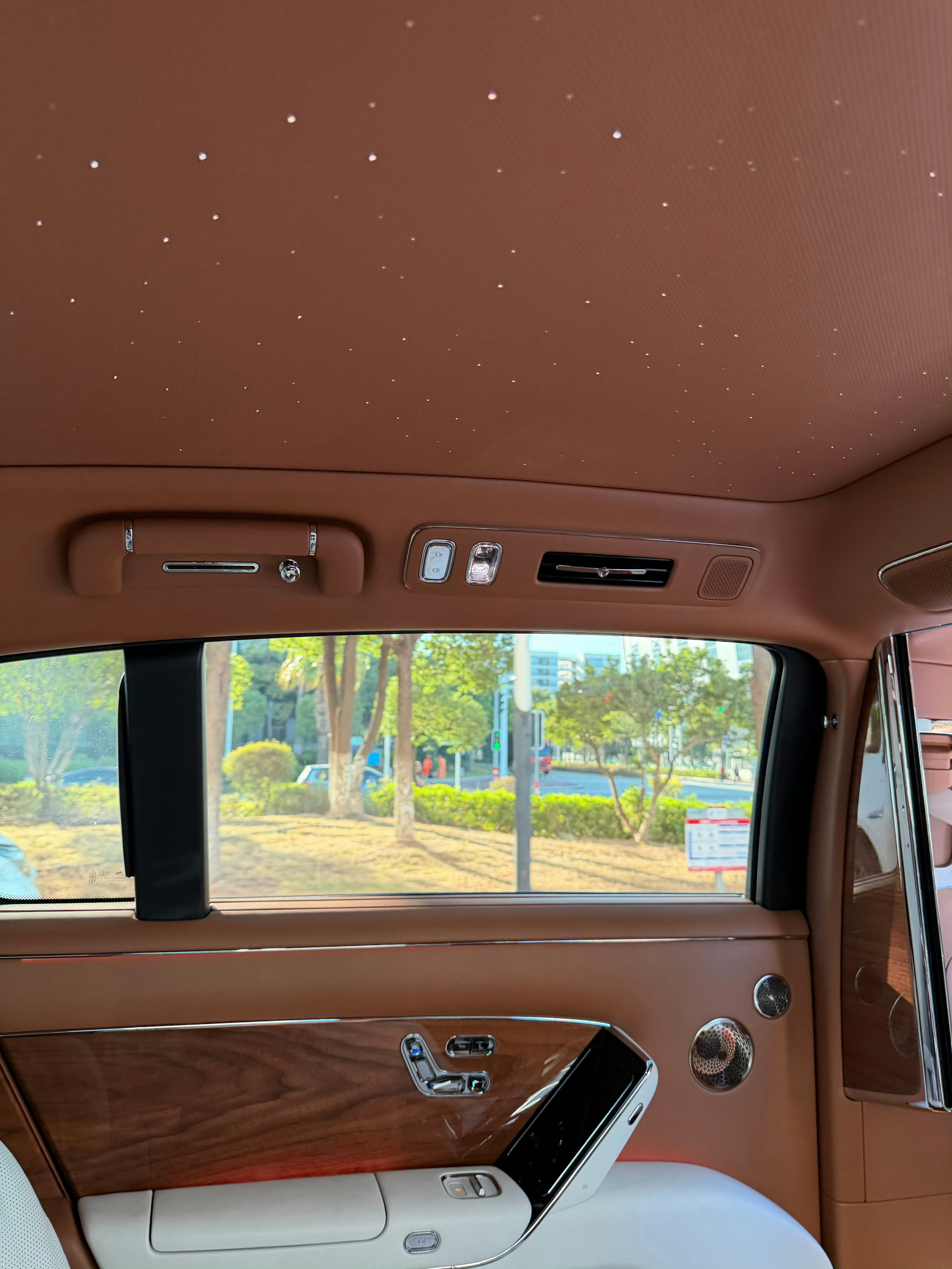 坐了下朋友的尊界S800（有星空顶版），感觉自己都变得尊贵起来