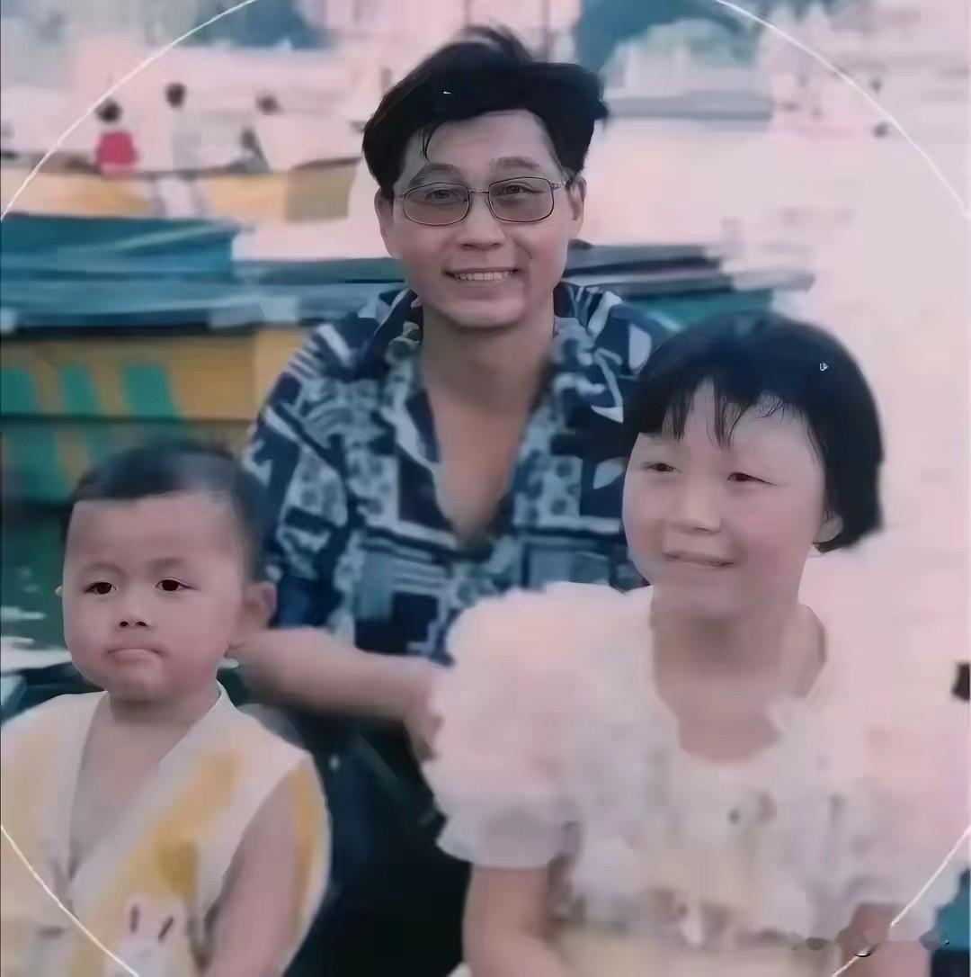 养父去世，郭威本该尽孝子职份。养父亲生儿子已经去世，郭威老实厚道，他不会看着养父