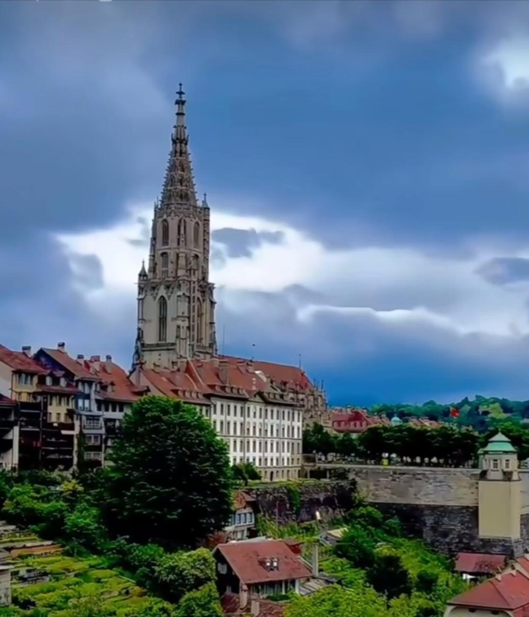 你认为俄乌战争还会打多久停战？俄乌战争还会打多久，各方说法不一。有观点认为终局