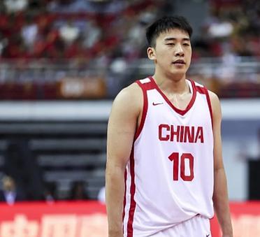 王俊杰冲击NBA联赛的关键因素曝光！根据前中国男篮球员马健的说法，如果王俊杰想在