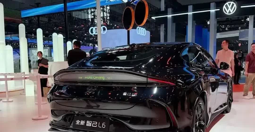 2025年4月中国车企零售销量排名前十的有：第一名，比亚迪汽车，销量26.8
