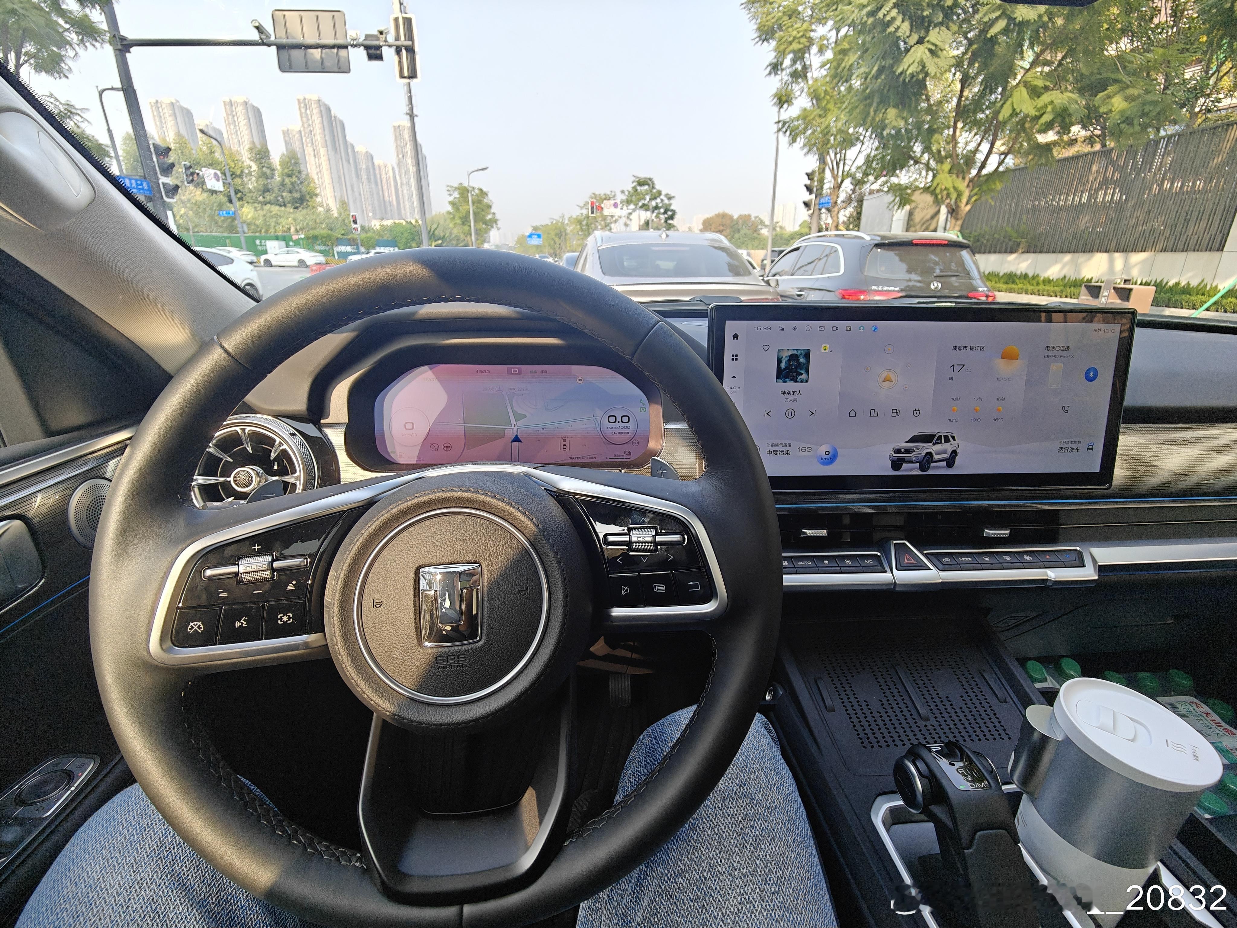 我的坦克400两万公里大部分都是在非铺装路上颠簸出来的，车内没有一点异响，这t