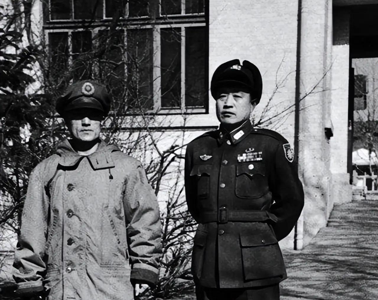 1945年10月15日，蒋介石在重庆召见了杜垏明，他先是询问了“解决”龙云的过程