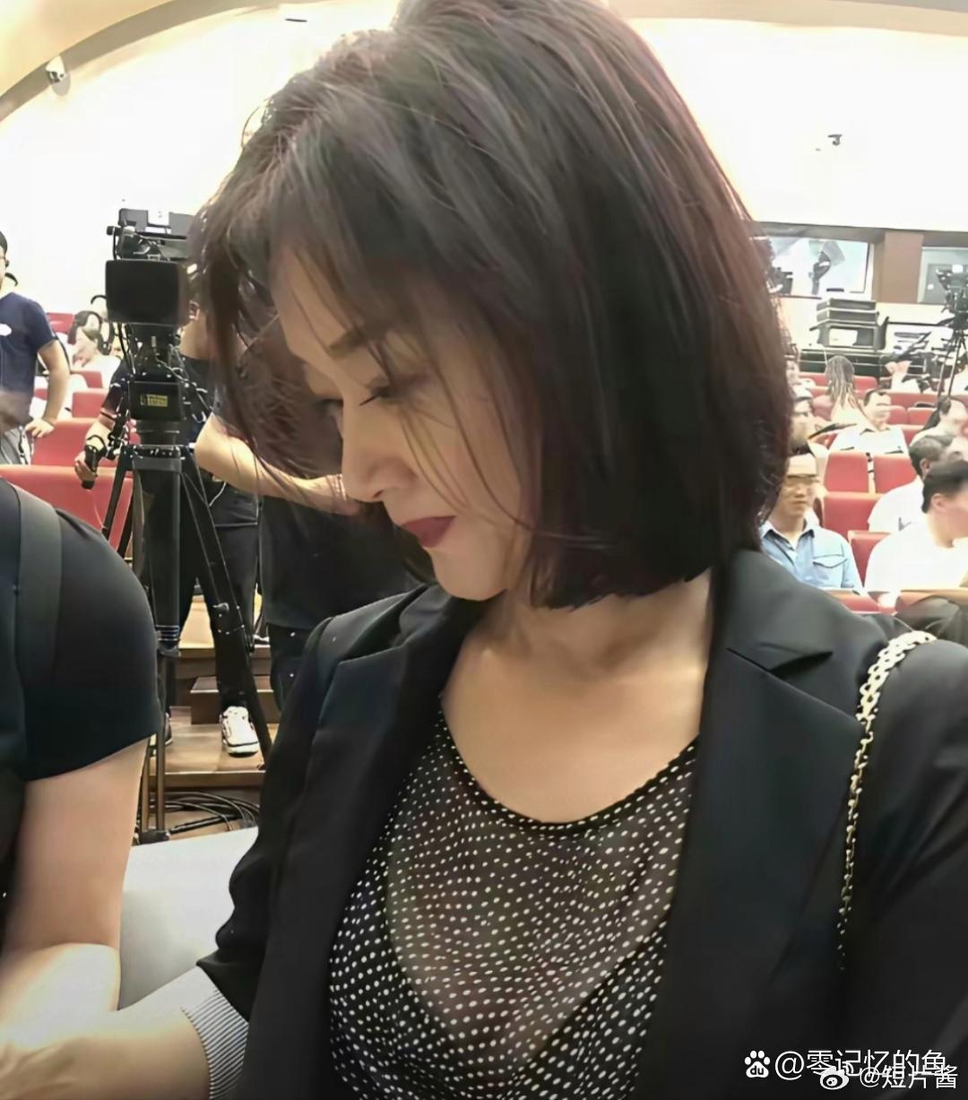 宋祖英60岁了还这么漂亮。