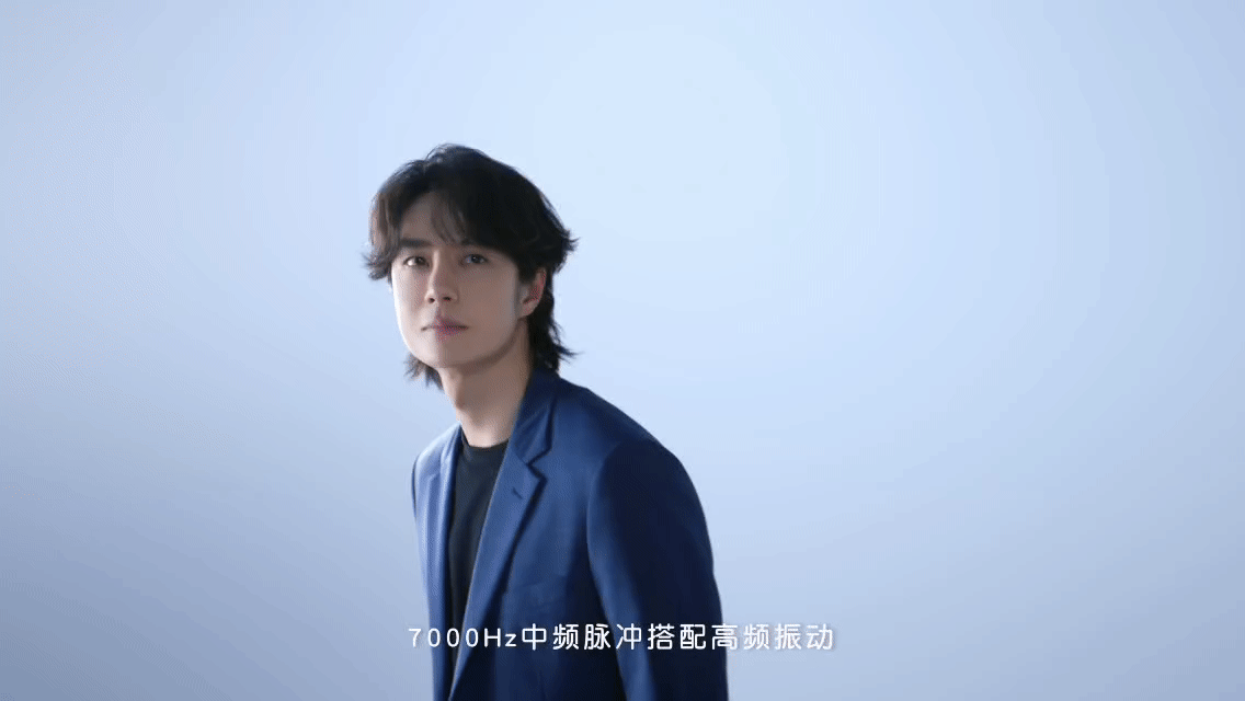 王一博能有多百搭谁能不爱这么百搭的王一博啊！无论是充满科幻风的眼部按摩仪造型，