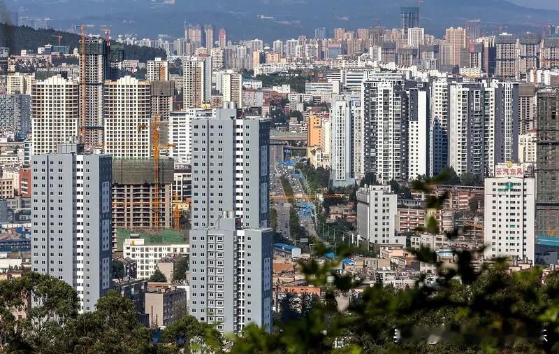 昆明楼市2026年来了。昆明房价要是回到三年前的话，昆明房东有的也挺开心的。