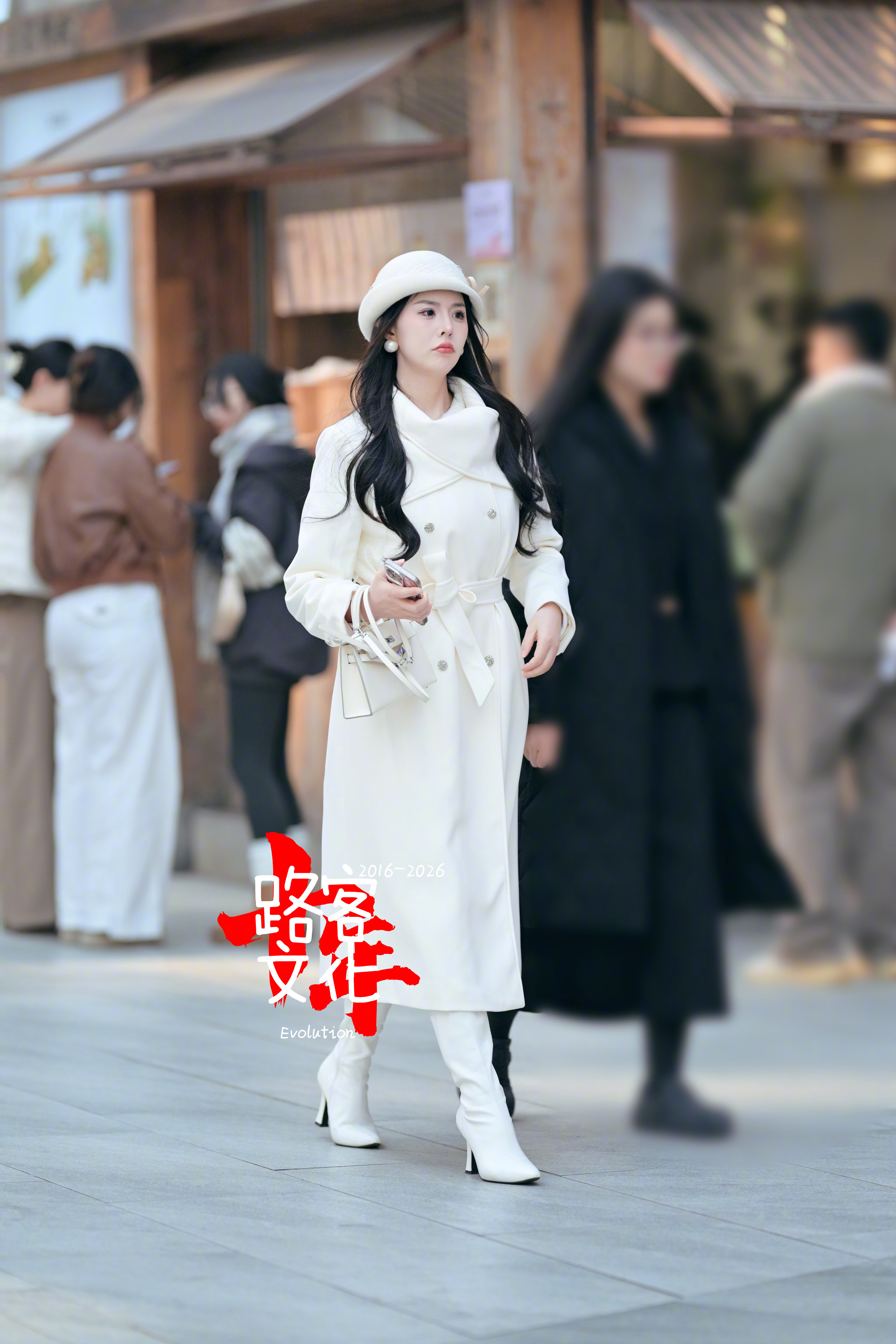 如果我没记错这个小姐姐应该是十几年前就给她拍个写真