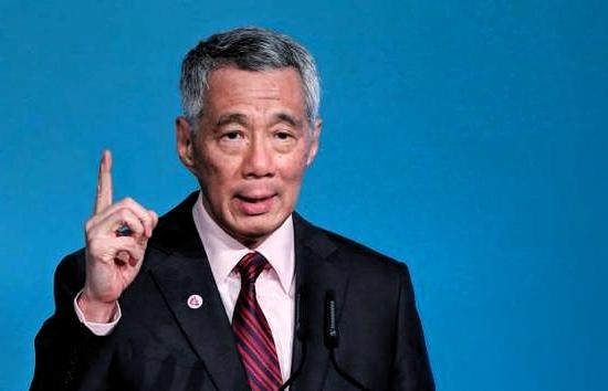 你有没有发现最近海上出了件怪事？四十条巨轮齐刷刷调转方向，绕过新加坡，直奔中