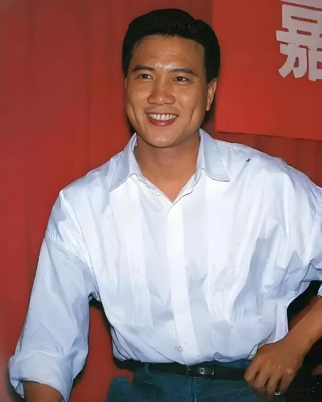 万梓良这人，戏里戏外反差真的挺大。王晶之前说过一件事，还挺真实的。他演