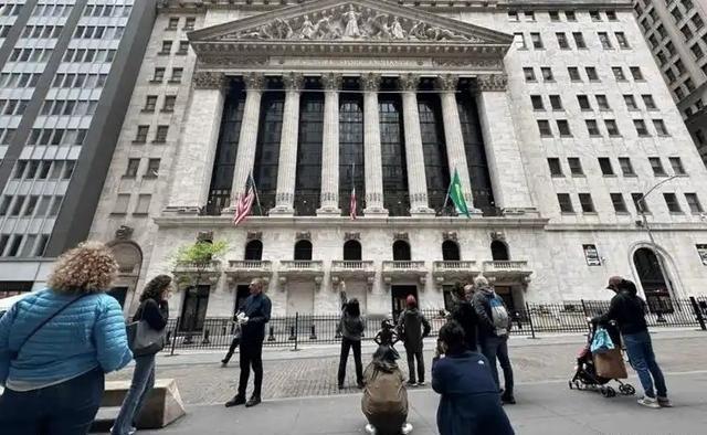 笑不活了！中东乱成一锅粥，美国没栽坑反倒洗空全球30万亿债务。保罗·沃尔克1