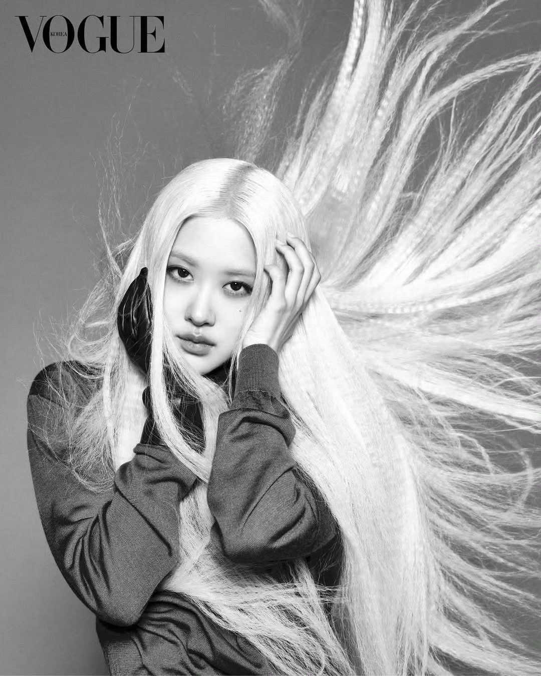 ROSÉ朴彩英VOGUE韩版周年刊封面大片VogueKorea八月周年刊​​