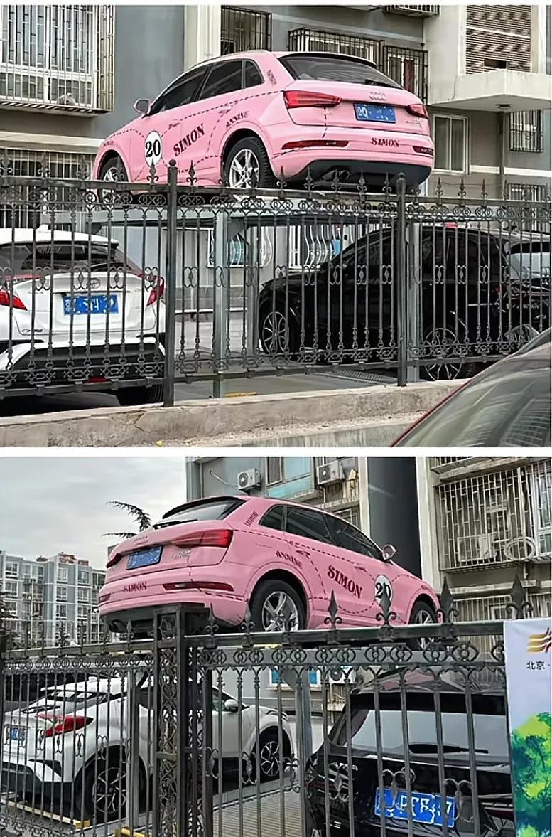 这家人真有办法，一个车位停两辆车
