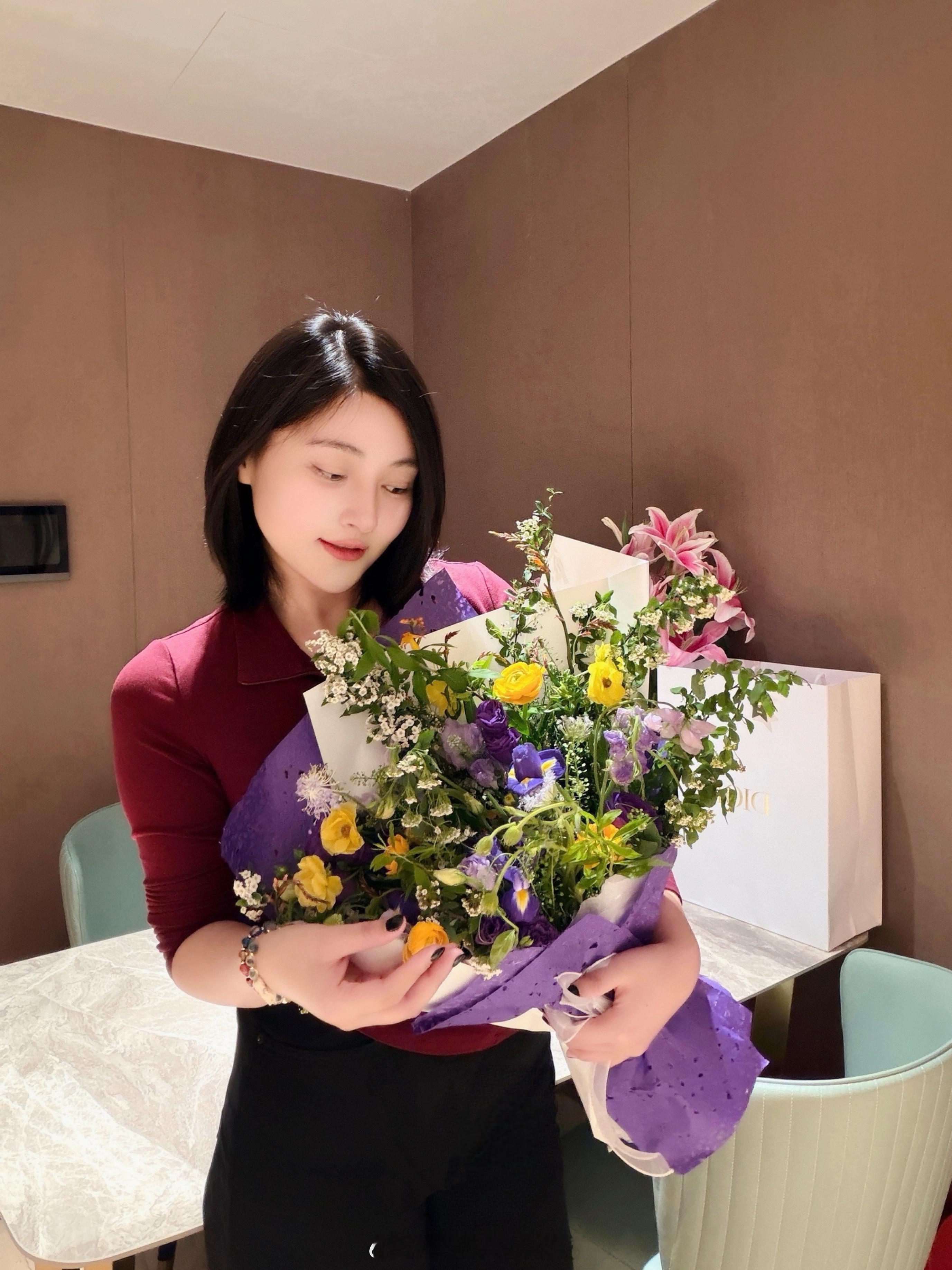 启境GT7也太懂我了吧！知道我信玄学爱能量，直接给我整了一束「普罗旺斯紫」💜我