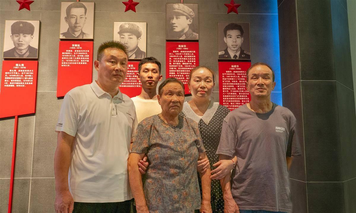 45年前，这位母亲亲手将大儿子上交给国家，大儿子牺牲后，她又将剩下的四个孩子中的
