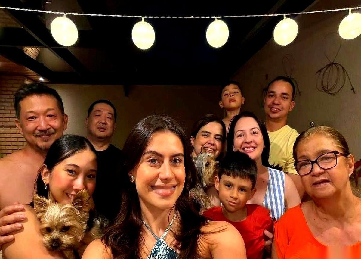 大过节的，圣诞夜，别人都在拆礼物，樊振东拎着个球拍飞了半个地球。干嘛去？去找