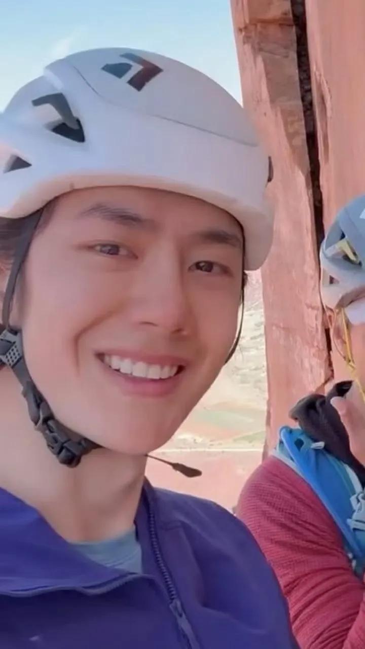 高清前置一打开，王一博的神颜直接撞进眼里，当场美到我心跳漏拍！不愧是“王大漂亮”