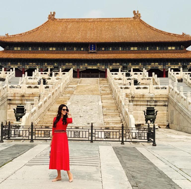 塞尔维亚第一夫人去逛故宫啦！她很喜欢中国文化，每次访华都会打卡知名景点，这次去了
