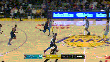 威少一次实用的回马枪过人。NBA