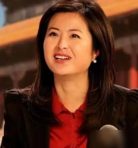 42岁的央视主持人张泉灵辞去央视工作后，趁着60岁的丈夫不注意，带着存款147万