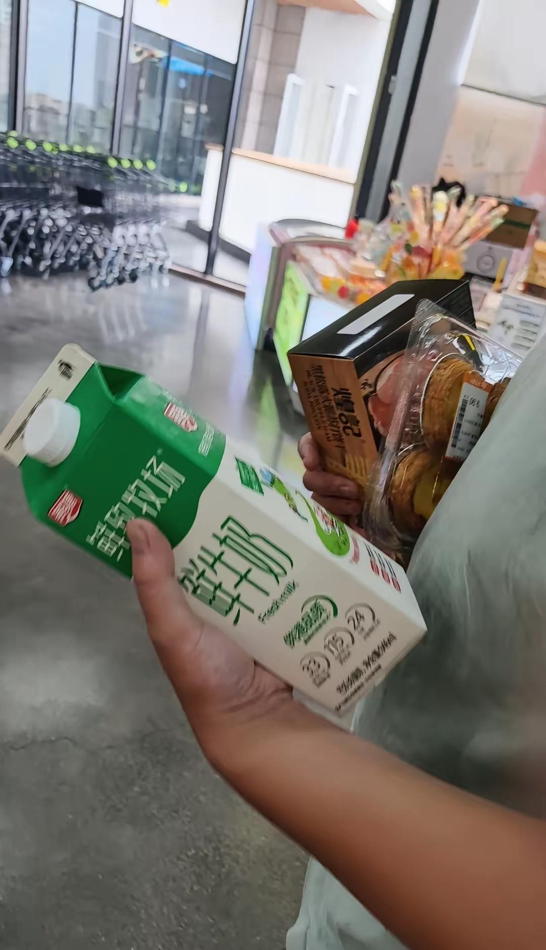 一家四口都面临失业弟弟大专毕业，性格内向，不爱说话，自从毕业之后一直在找工作，