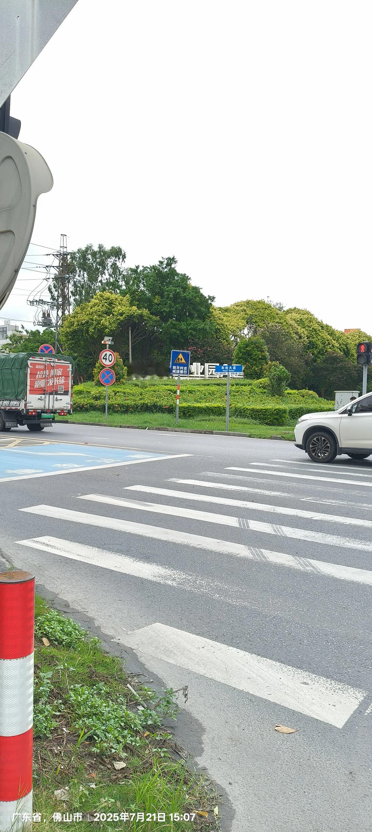 这么搞下去的话，那些正规发廊会不会倒闭完啦。今天从麻奢工业园去和桂工业园逛了一