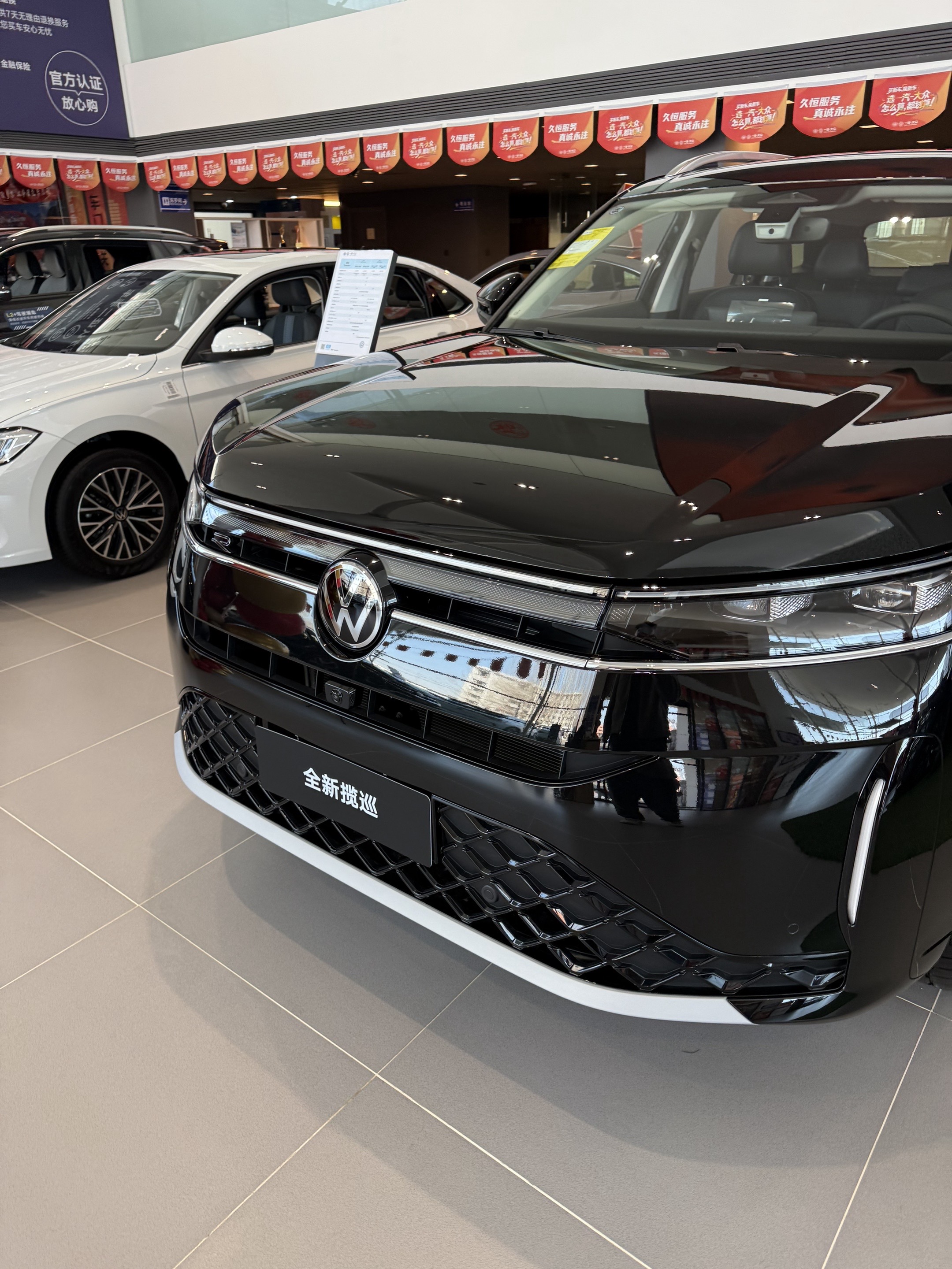 一汽大众全新揽巡迎来重磅升级，以越级尺寸、动感外观与前沿科技，打造中大型SUV