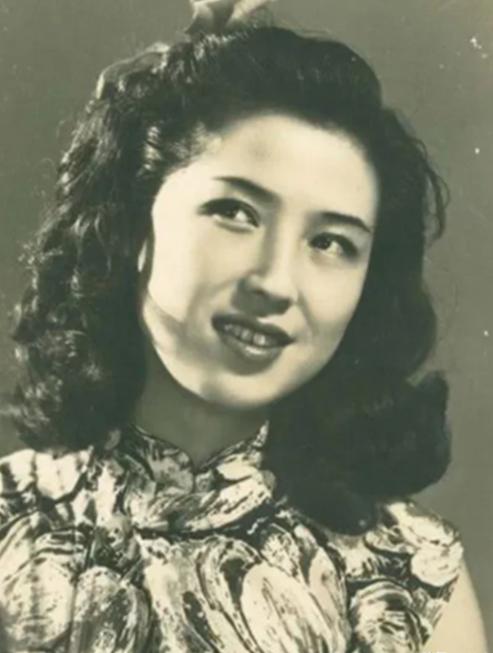 1965年，杜月笙的四姨太姚玉兰外出打牌，突然全身燥热，坐立不安，她心中有不好的