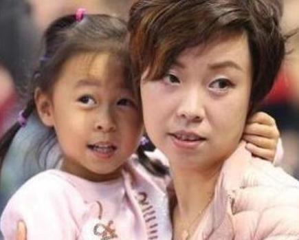 2009年，28岁的世界乒乓球冠军张怡宁嫁给了48岁身价300亿的香港富豪徐威。