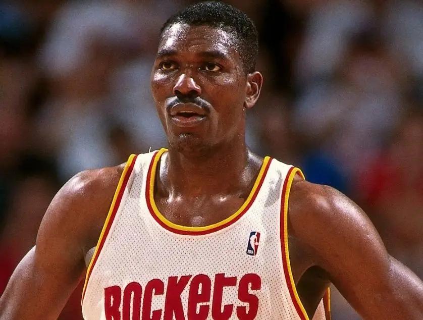 冷知识！NBA历史的“四双”：1、奥拉朱旺：18分16篮板11助攻10盖帽2