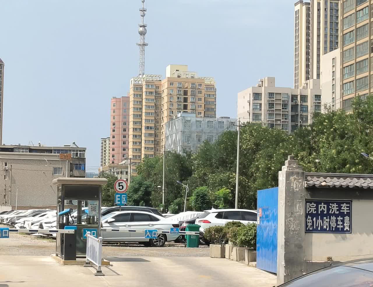想问一下西安得朋友们，没有车位的业主，车都停在哪里？有没有谁知道室外停车一般多钱