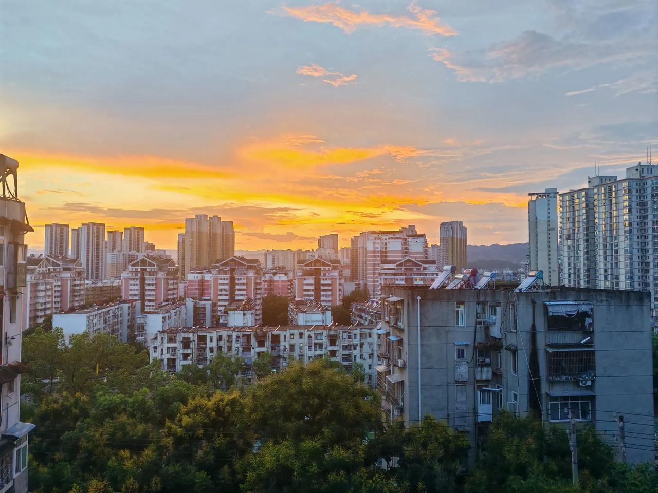 夕阳西下，断肠人在天涯。