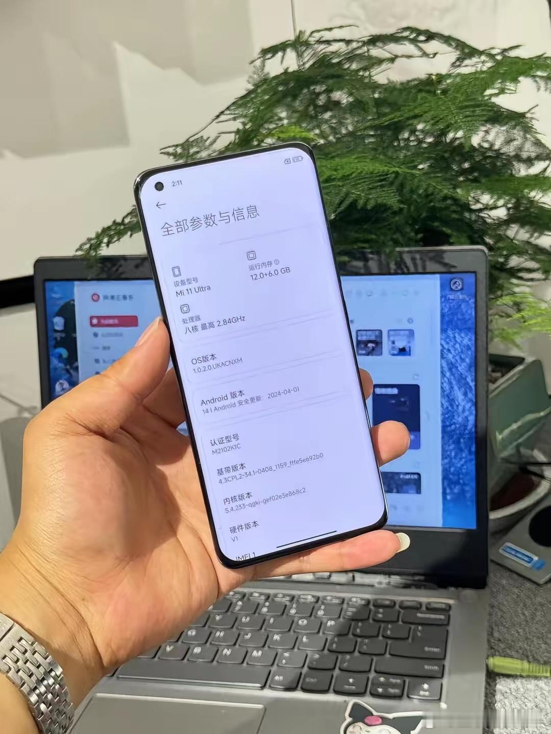 小米17的造型一出，饱和攻击马上随之而来，攻击的声音无非就是小米17抄袭苹果外观