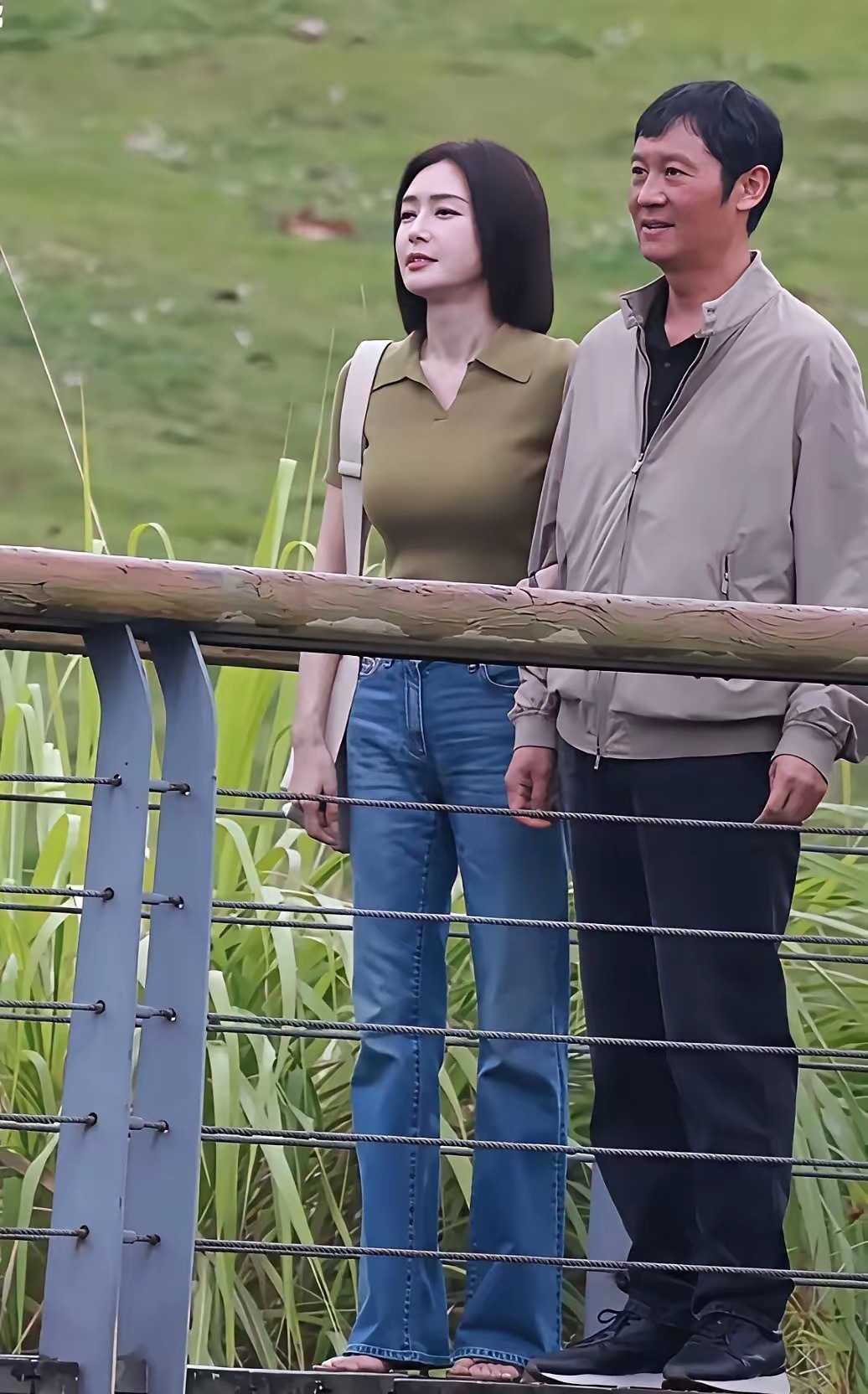 哇塞，秦岚的身材真的太好了，能想到现在的她都47岁了吗？怎么做到又瘦又性感的？秦