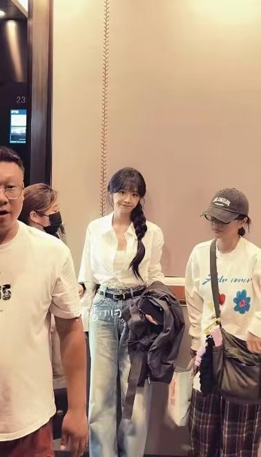 被娃娃脸的田曦薇给骗了，原来她这么高吗？