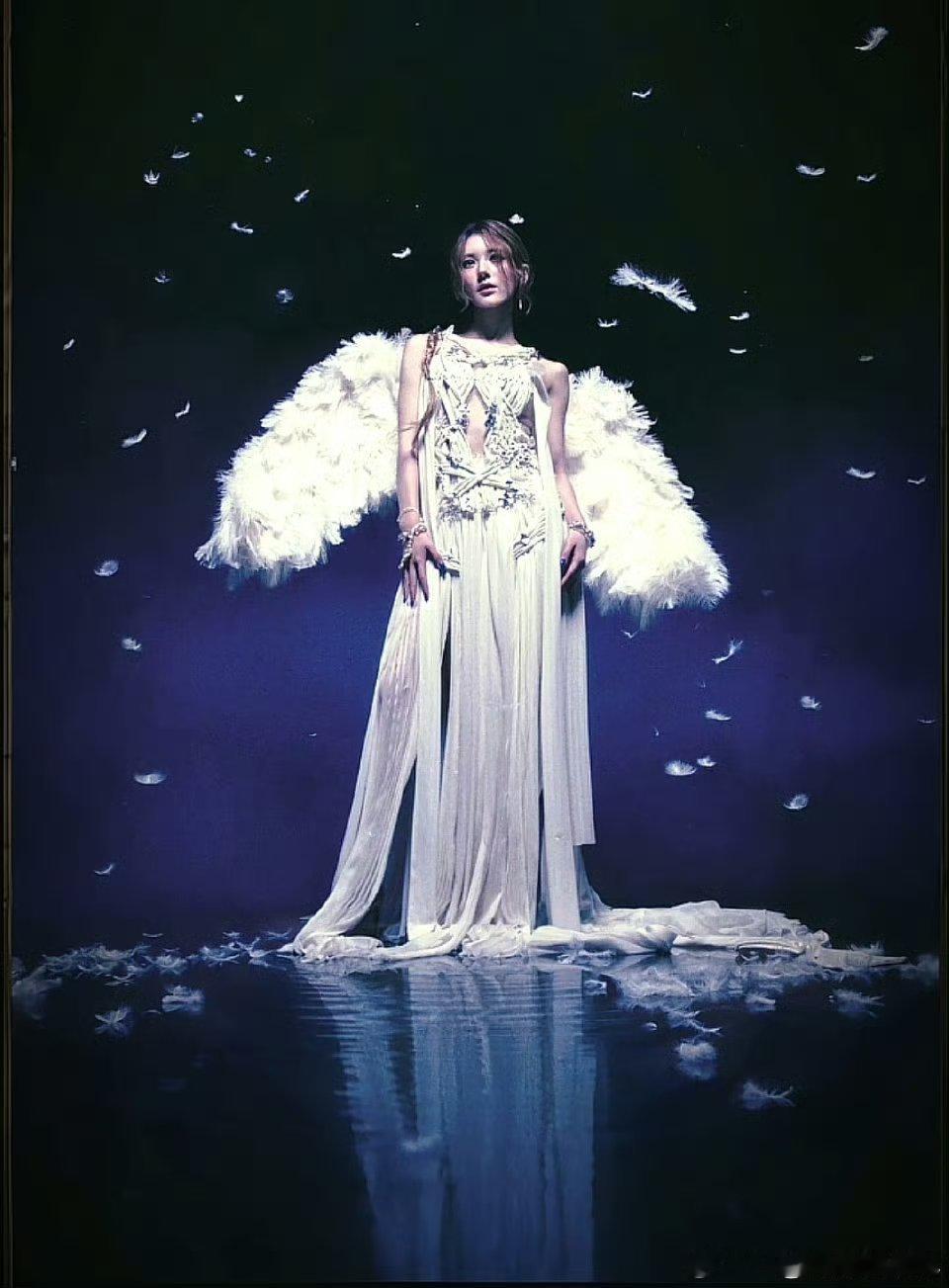 赵露思要参加星光大赏了，《许我耀眼》云合集均全平台断层第一，2025年年冠预定，